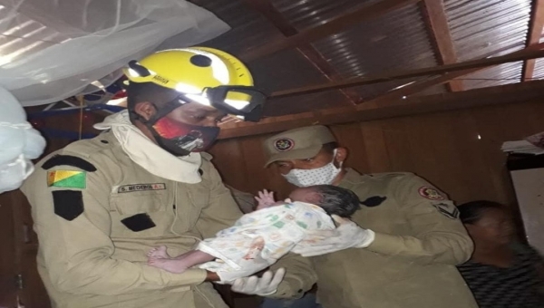 Bombeiros realizam parto de emergência em casa no Bairro Bela Vista, em Feijó